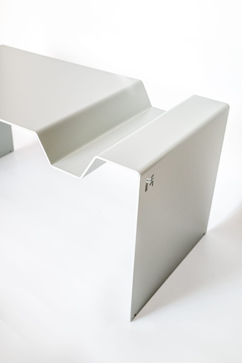 Stolik APERTO - precyzyjne wykonanie