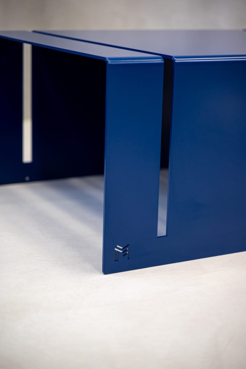 Stolik kawowy LINEA LOW - -precyzyjne nacięcia - malowanie proszkowe