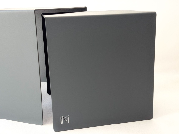 Detal wykończenia stolika aluminiowego - CUBO, precyzyjne gięcie aluminium