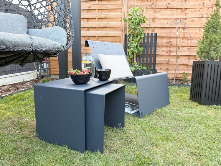 Stoliki CUBO w strefie chillout