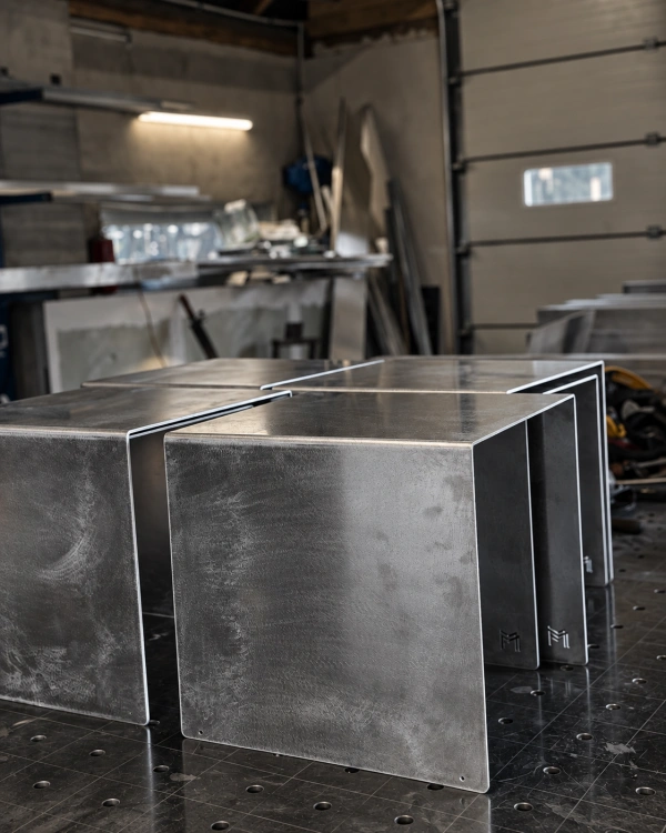 Stoliki CUBO z aluminium - proces produkcji w METAL-MAT STUDIO
