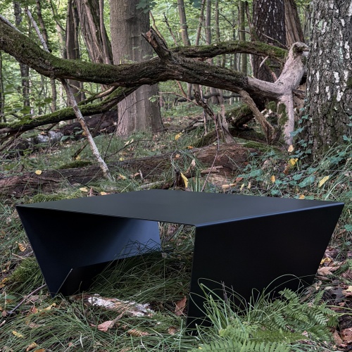 Czarny stolik kawowy FOLD LOW – autorski projekt METAL-MAT STUDIO