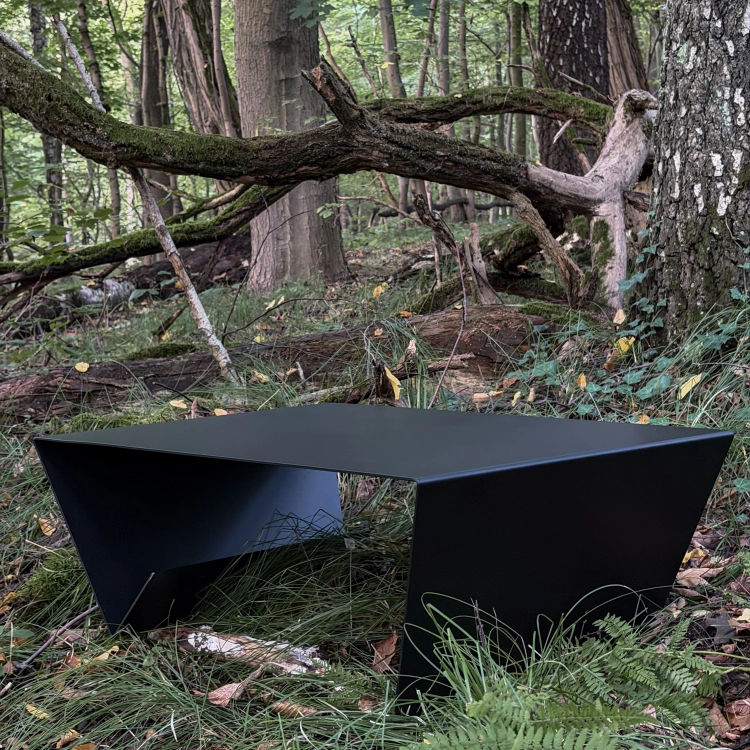 Czarny stolik kawowy FOLD LOW – autorski projekt METAL-MAT STUDIO