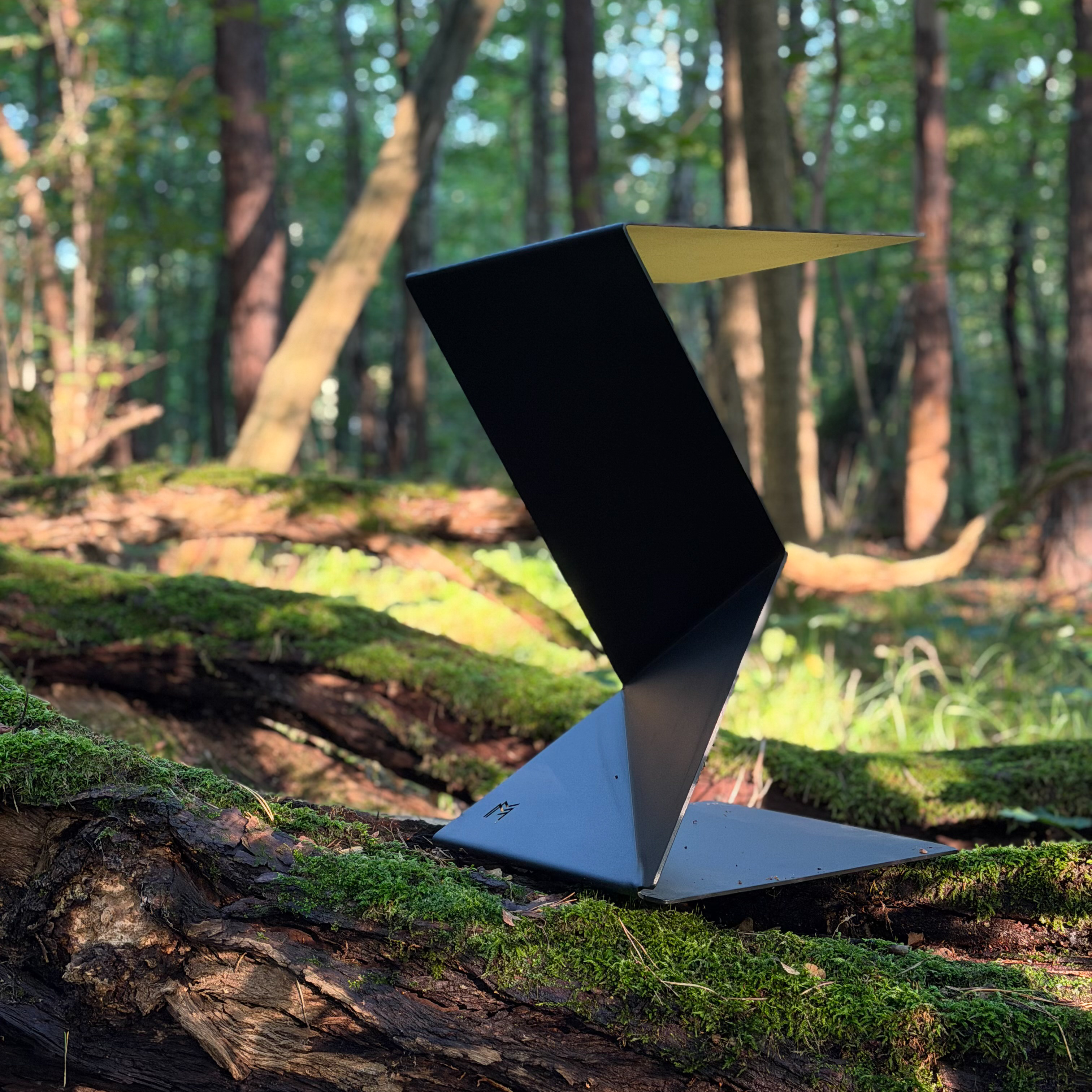 Kolekcja FOLD METAL-MAT STUDIO - geometryczna forma ze stali zainspirowana załamaniami i liniami natury